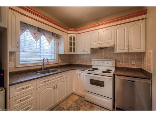 3 Berry Patch Lane, Cambridge, ON - Indoor Photo Showing Kitchen