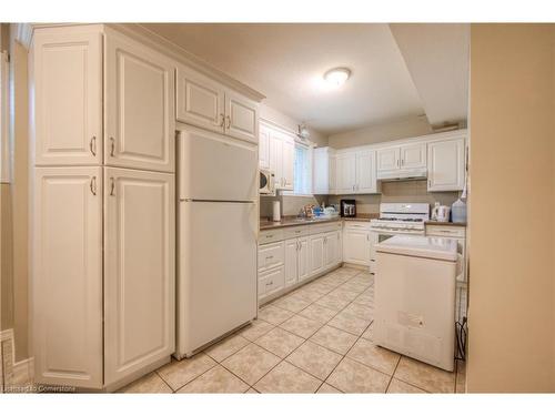 3 Berry Patch Lane, Cambridge, ON - Indoor Photo Showing Kitchen