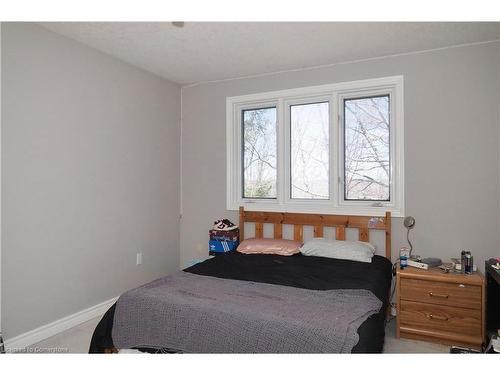 701 University Avenue E, Waterloo, ON - Indoor Photo Showing Bedroom