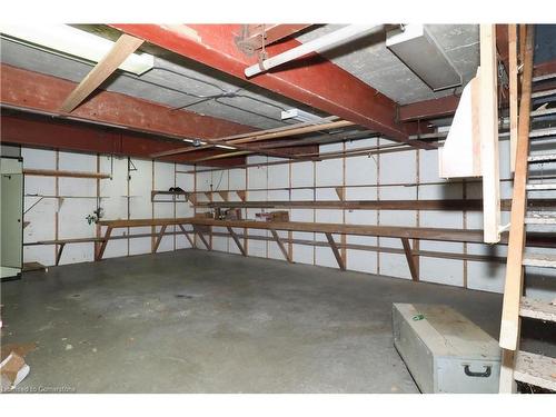 701 University Avenue E, Waterloo, ON - Indoor Photo Showing Garage