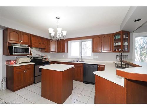 701 University Avenue E, Waterloo, ON - Indoor Photo Showing Kitchen With Double Sink