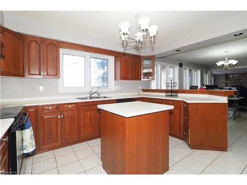 701 University Avenue E, Waterloo, ON - Indoor Photo Showing Kitchen With Double Sink