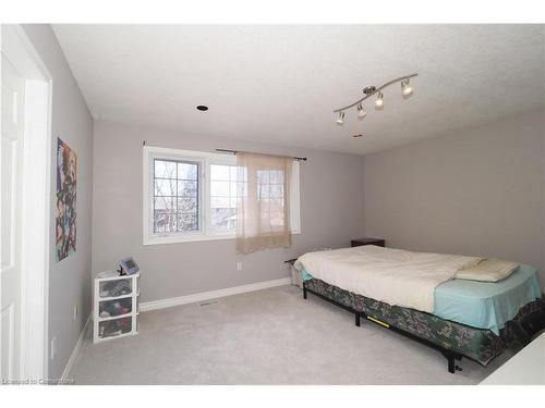 701 University Avenue E, Waterloo, ON - Indoor Photo Showing Bedroom