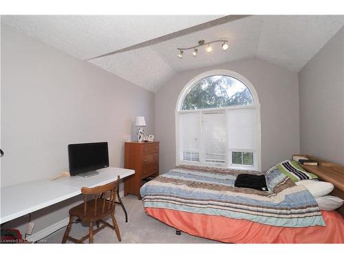 701 University Avenue E, Waterloo, ON - Indoor Photo Showing Bedroom