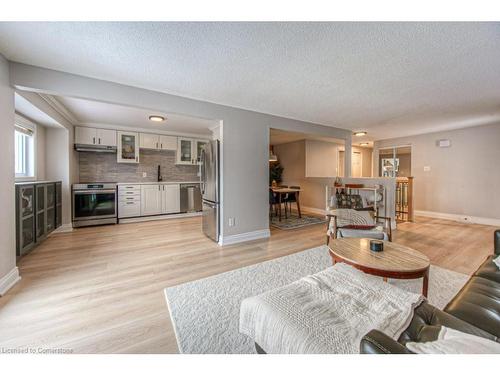 156 Carter Crescent, Cambridge, ON - Indoor Photo Showing Living Room