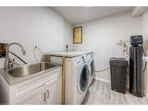 156 Carter Crescent, Cambridge, ON - Indoor Photo Showing Laundry Room