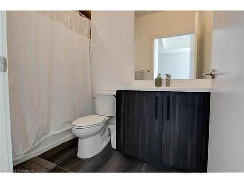 203-15 Wellington Street S, Kitchener, ON - Indoor Photo Showing Bathroom