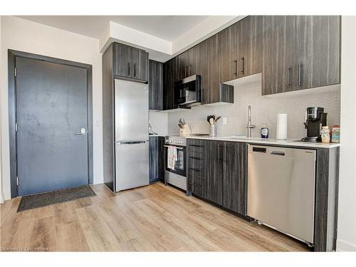 203-15 Wellington Street S, Kitchener, ON - Indoor Photo Showing Kitchen With Stainless Steel Kitchen With Upgraded Kitchen