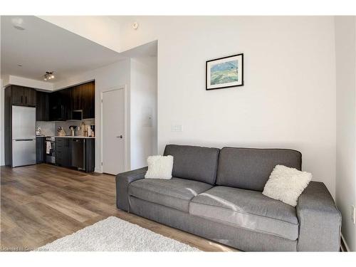 203-15 Wellington Street S, Kitchener, ON - Indoor Photo Showing Living Room