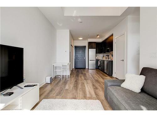 203-15 Wellington Street S, Kitchener, ON - Indoor Photo Showing Living Room