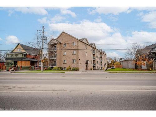 302-1522 King Street E, Kitchener, ON - Outdoor