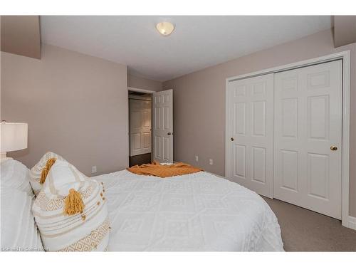 302-1522 King Street E, Kitchener, ON - Indoor Photo Showing Bedroom