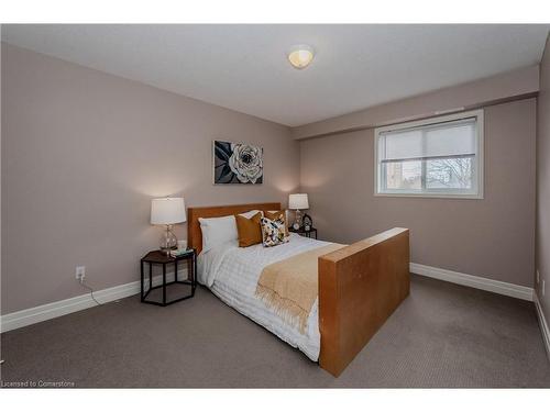 302-1522 King Street E, Kitchener, ON - Indoor Photo Showing Bedroom