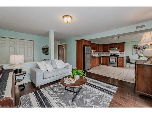 302-1522 King Street E, Kitchener, ON - Indoor Photo Showing Living Room