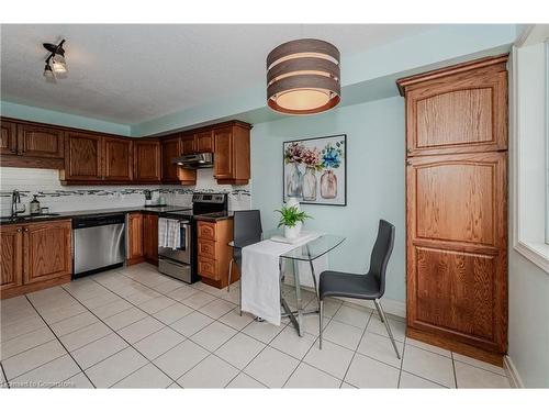 302-1522 King Street E, Kitchener, ON - Indoor Photo Showing Kitchen