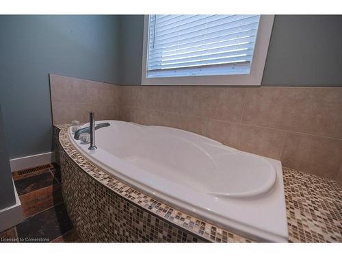 584540 Beachville Road, Woodstock, ON - Indoor Photo Showing Bathroom