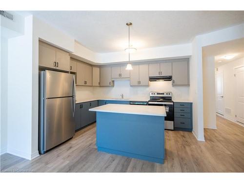 128-25 Isherwood Avenue, Cambridge, ON - Indoor Photo Showing Kitchen