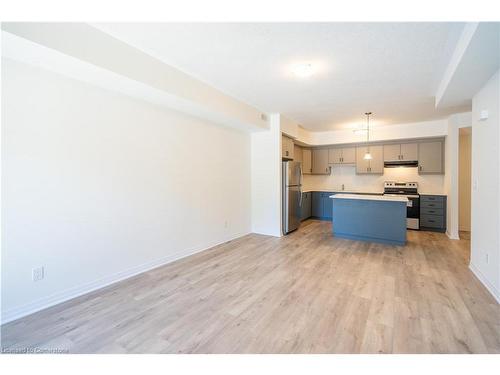 128-25 Isherwood Avenue, Cambridge, ON - Indoor Photo Showing Kitchen