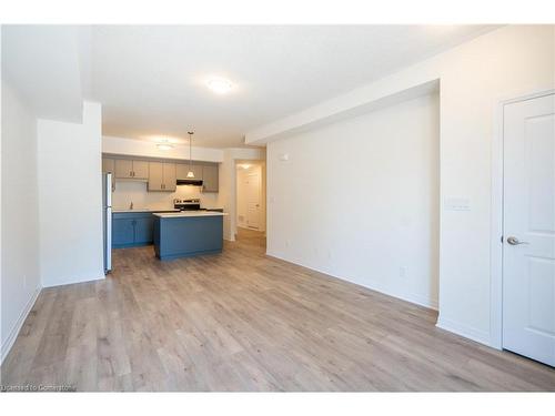 128-25 Isherwood Avenue, Cambridge, ON - Indoor Photo Showing Kitchen