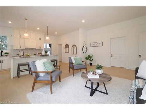 85 Alma Street S, Guelph, ON - Indoor Photo Showing Living Room