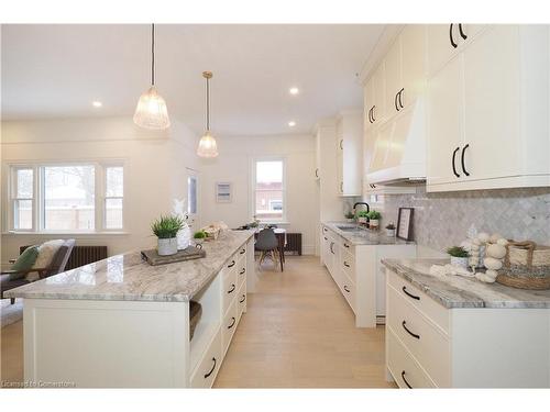 85 Alma Street S, Guelph, ON - Indoor Photo Showing Kitchen With Upgraded Kitchen