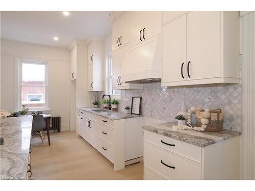 85 Alma Street S, Guelph, ON - Indoor Photo Showing Kitchen