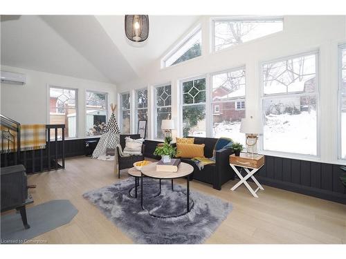 85 Alma Street S, Guelph, ON - Indoor Photo Showing Living Room