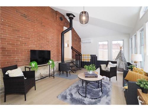 85 Alma Street S, Guelph, ON - Indoor Photo Showing Living Room