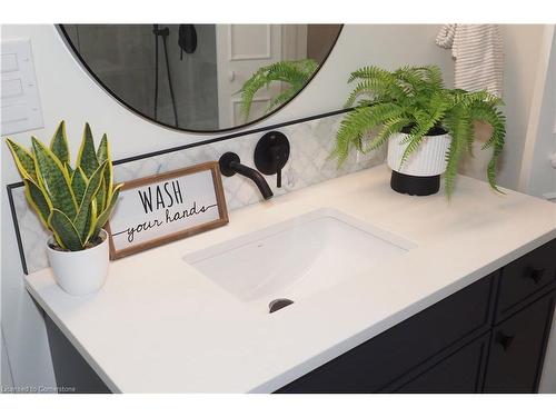 85 Alma Street S, Guelph, ON - Indoor Photo Showing Bathroom