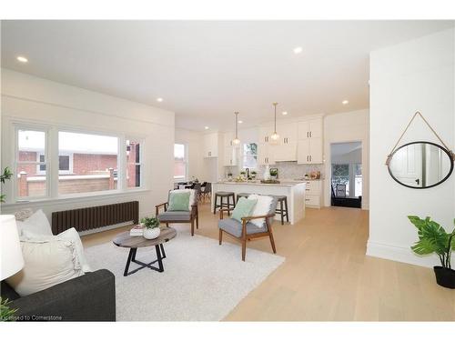 85 Alma Street S, Guelph, ON - Indoor Photo Showing Living Room