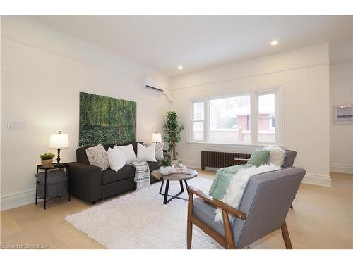 85 Alma Street S, Guelph, ON - Indoor Photo Showing Living Room