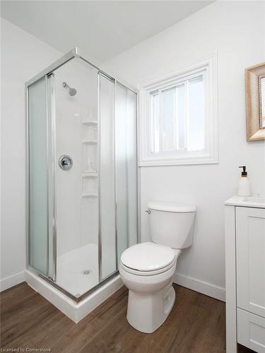 34 Park Street, Kitchener, ON - Indoor Photo Showing Bathroom