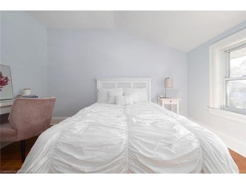 34 Park Street, Kitchener, ON - Indoor Photo Showing Bedroom