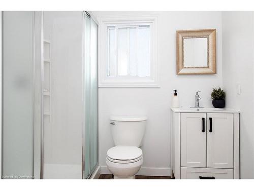 34 Park Street, Kitchener, ON - Indoor Photo Showing Bathroom