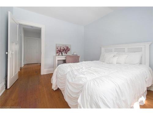 34 Park Street, Kitchener, ON - Indoor Photo Showing Bedroom