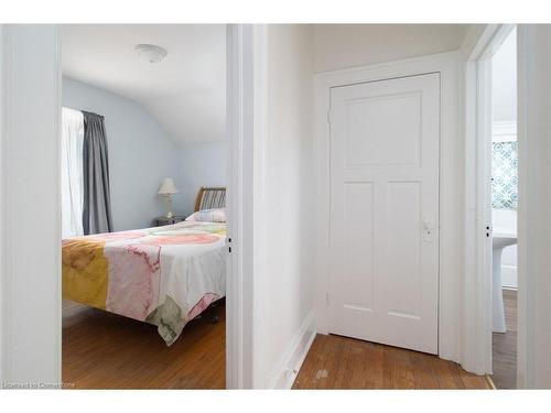 34 Park Street, Kitchener, ON - Indoor Photo Showing Bedroom