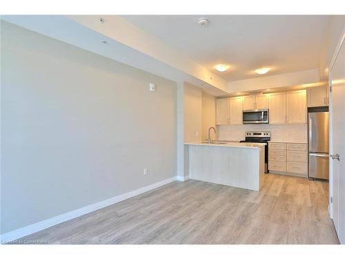 1712-108 Garment Street, Kitchener, ON - Indoor Photo Showing Kitchen