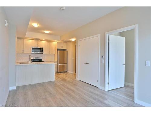 1712-108 Garment Street, Kitchener, ON - Indoor Photo Showing Kitchen