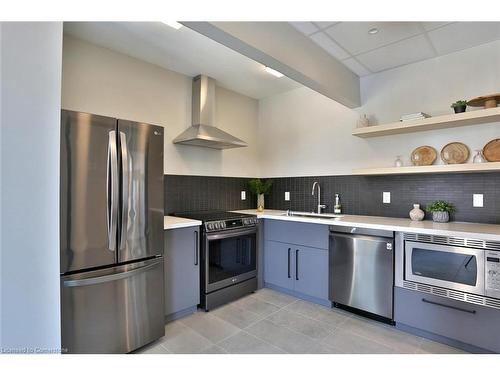 1712-108 Garment Street, Kitchener, ON - Indoor Photo Showing Kitchen