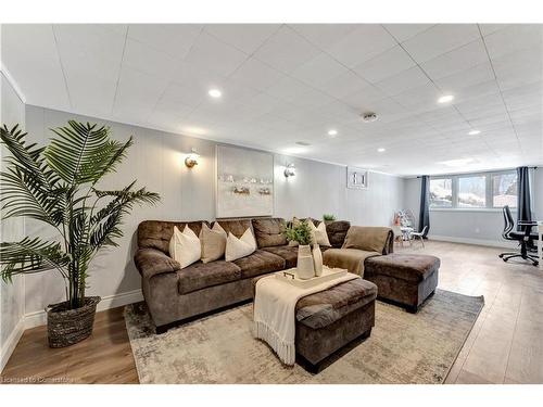 11 Southmoor Drive, Kitchener, ON - Indoor Photo Showing Living Room