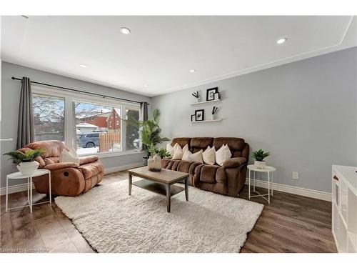 11 Southmoor Drive, Kitchener, ON - Indoor Photo Showing Living Room