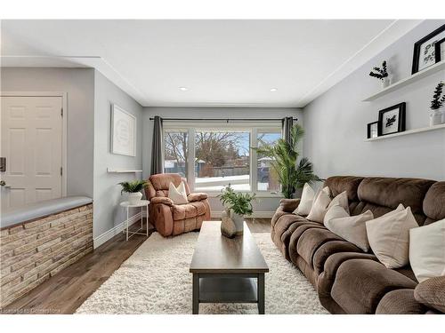 11 Southmoor Drive, Kitchener, ON - Indoor Photo Showing Living Room