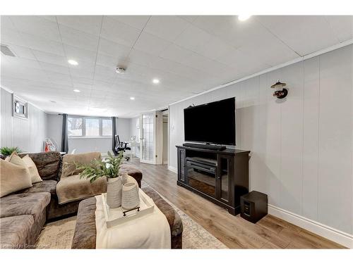 11 Southmoor Drive, Kitchener, ON - Indoor Photo Showing Living Room