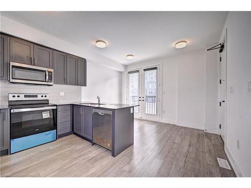 35-99 Roger Street, Waterloo, ON - Indoor Photo Showing Kitchen With Double Sink