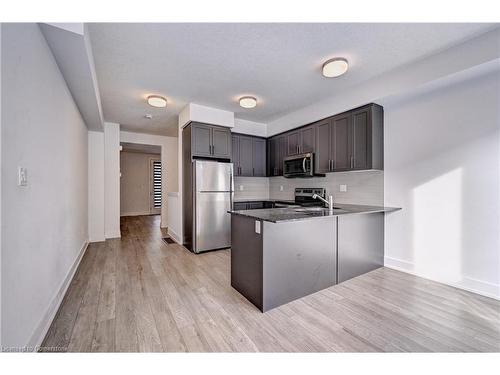 35-99 Roger Street, Waterloo, ON - Indoor Photo Showing Kitchen