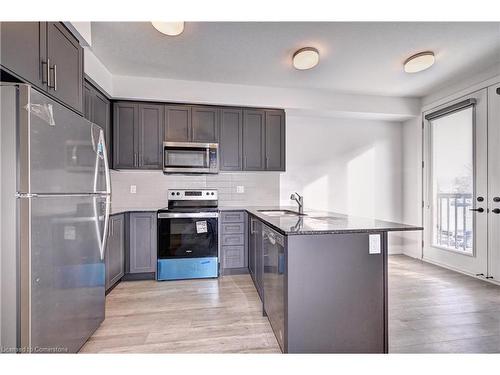 35-99 Roger Street, Waterloo, ON - Indoor Photo Showing Kitchen With Upgraded Kitchen