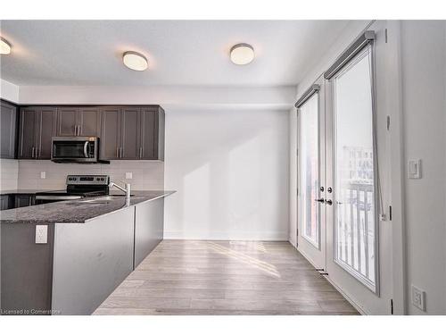 35-99 Roger Street, Waterloo, ON - Indoor Photo Showing Kitchen