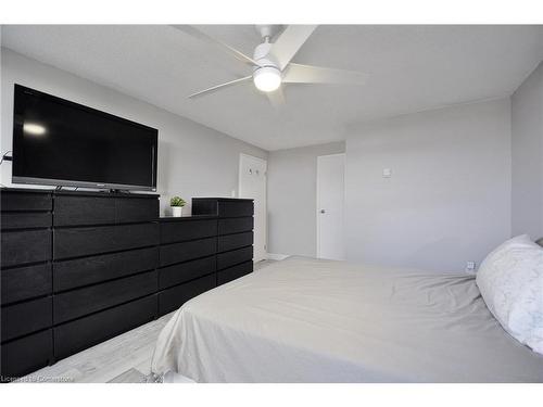 709-55 Green Valley Drive, Kitchener, ON - Indoor Photo Showing Bedroom