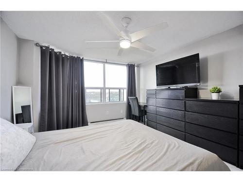 709-55 Green Valley Drive, Kitchener, ON - Indoor Photo Showing Bedroom