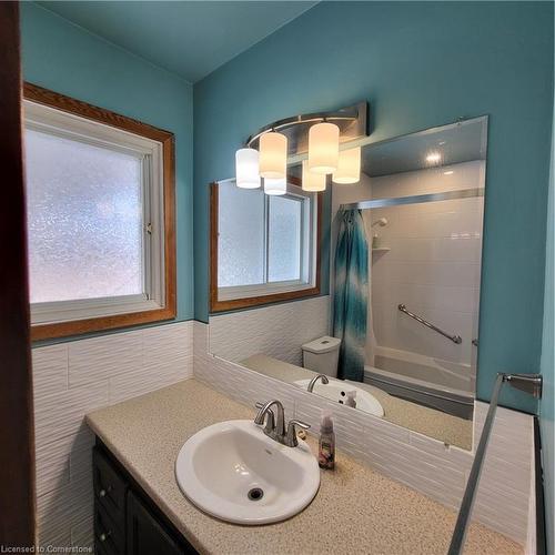 11 Duncairn Avenue, Kitchener, ON - Indoor Photo Showing Bathroom